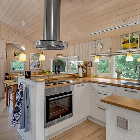 Lovely In With Kitchen * Hals