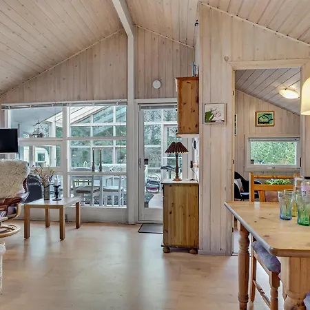 Holiday home Lovely In With Kitchen