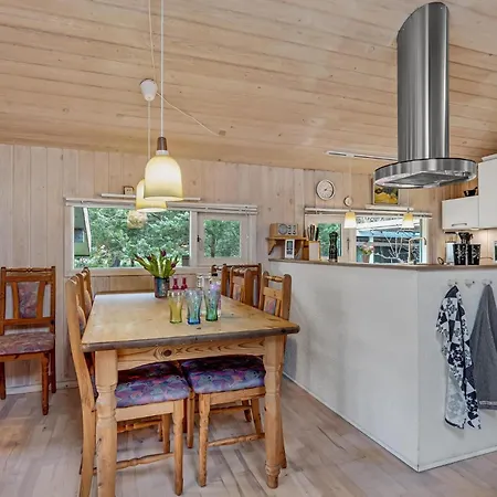 Lovely In With Kitchen * Hals