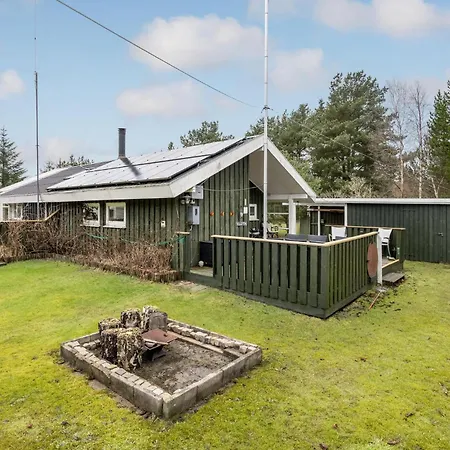 Holiday home Lovely In With Kitchen Hals